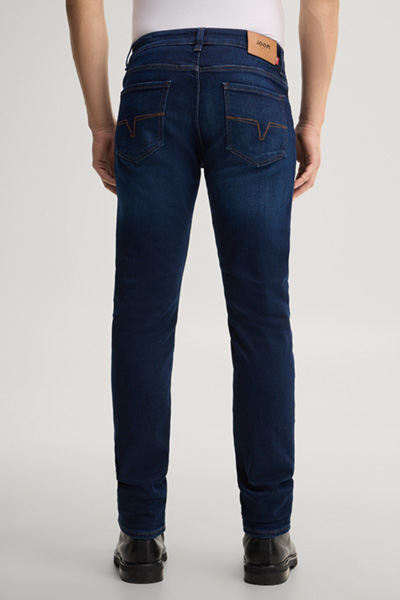 Leads to product detail page "Five-pocket stretch jeans in navy"