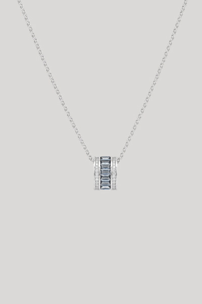 Leads to product detail page "Silver necklace with pendant"