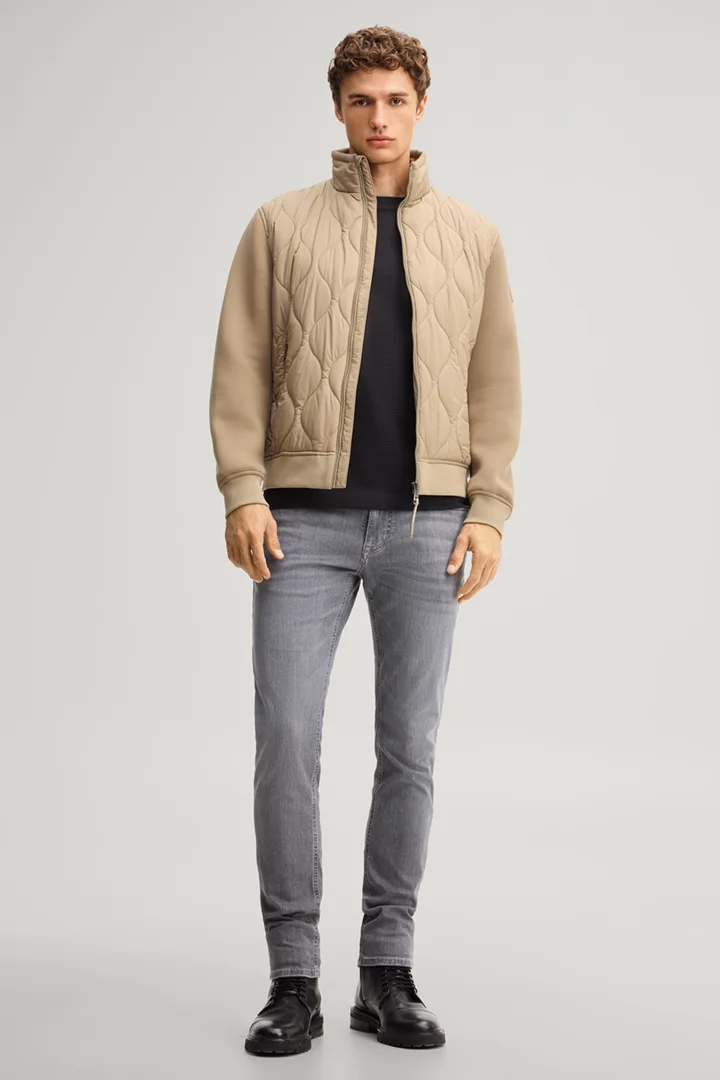 Leads to product detail page "Khaki blouson"