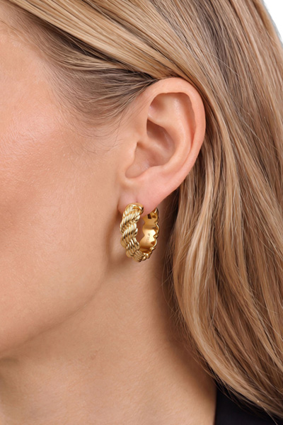 Leads to product detail page "Creolen in Gold"