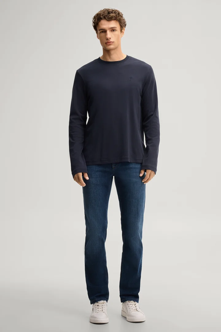 Leads to product detail page "Navy cotton longsleeve top"