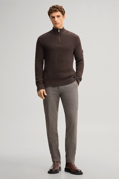 Leads to product detail page "In dark brown"