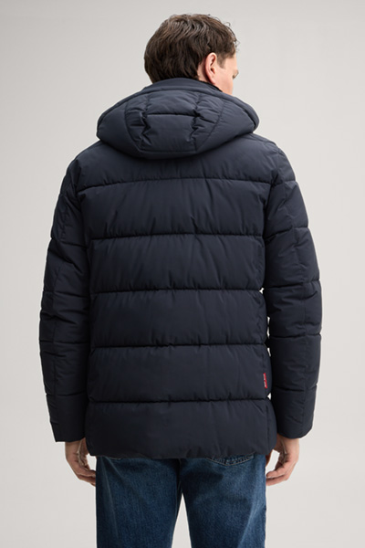 Leads to product detail page "Navy parka"
