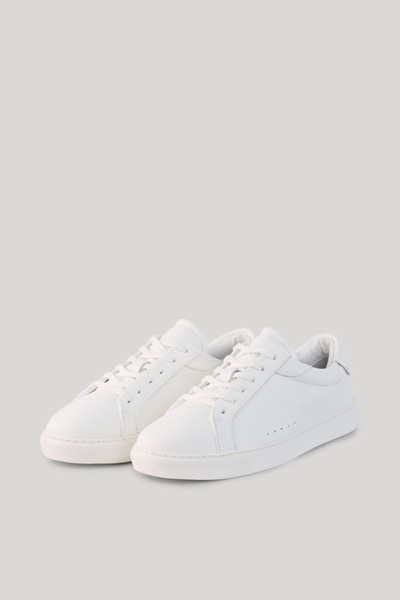 Leads to product detail page "Strutturo coralie trainers in offwhite"