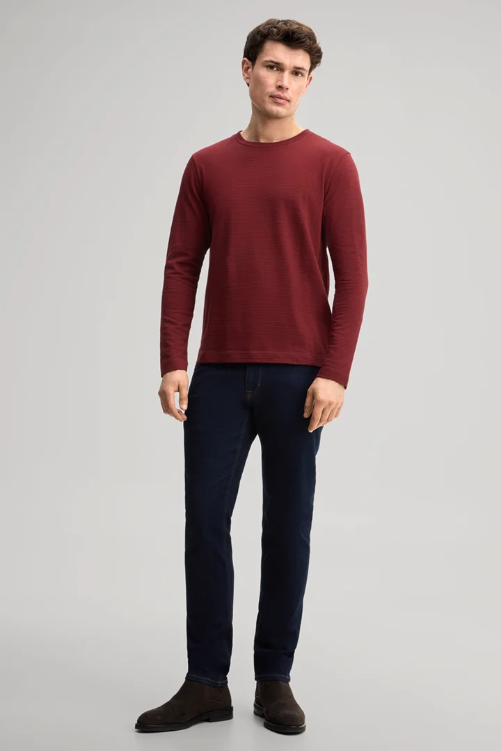 Leads to product detail page "Red cotton longsleeve top"