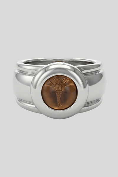 Leads to product detail page "Silver signet ring"