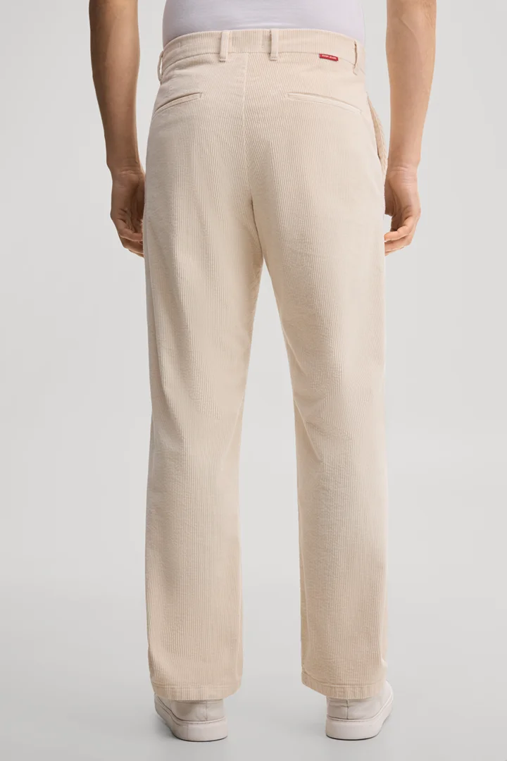 Führt zu Produktdetailseite „Chino in Offwhite"