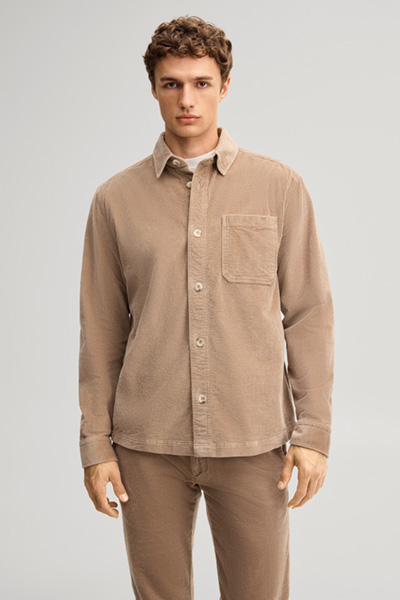 Führt zu Produktdetailseite „Cord-Overshirt in Braun"