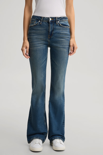 Leads to product detail page "Blue washed bootcut jeans"