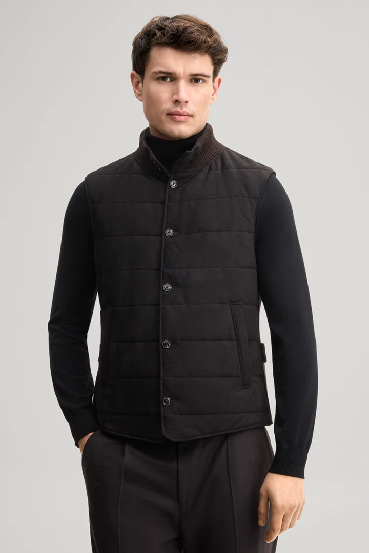 Leads to product detail page "Quilted waistcoat in dark brown"