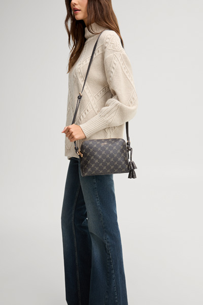 Leads to product detail page "Cortina Cloe shoulder bag in brown"