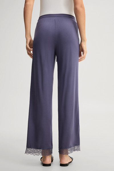 Leads to product detail page "Grey loungewear trousers"