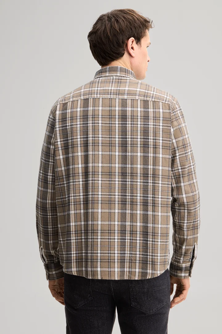 Leads to product detail page "Casual cotton shirt in a green checked pattern"