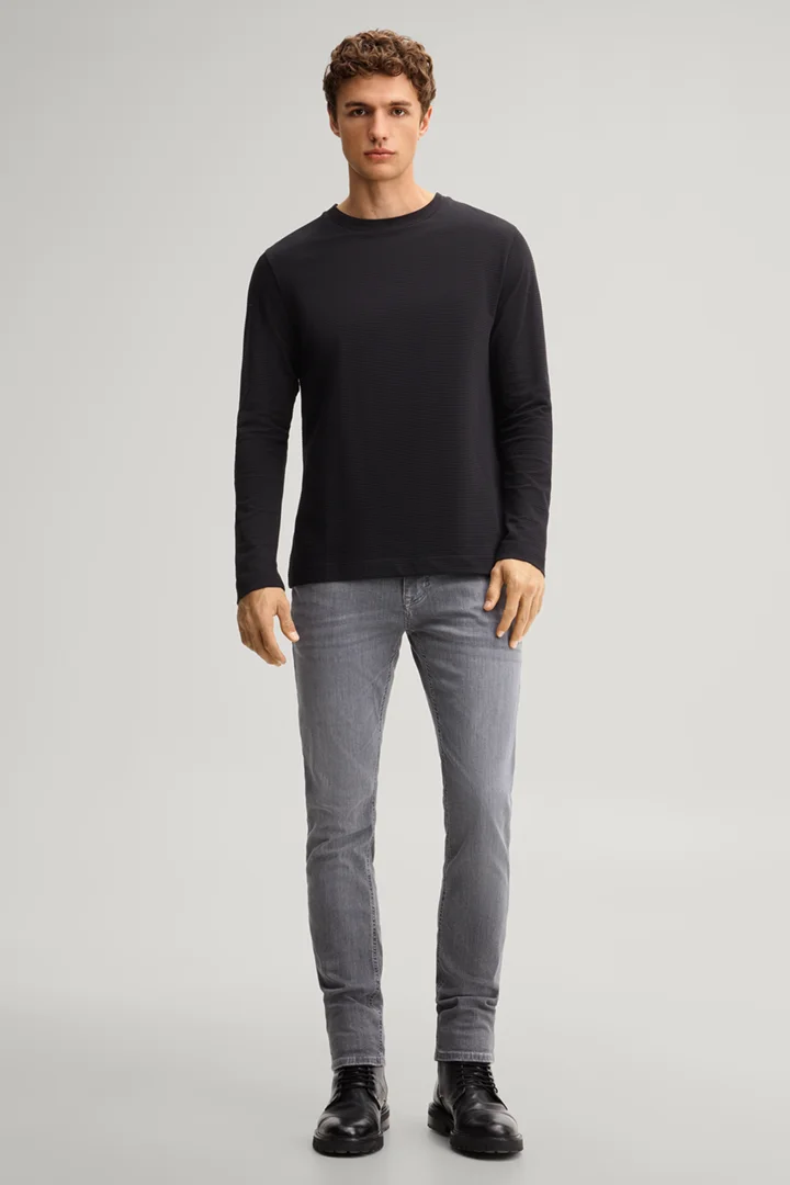 Leads to product detail page "Black cotton longsleeve top"