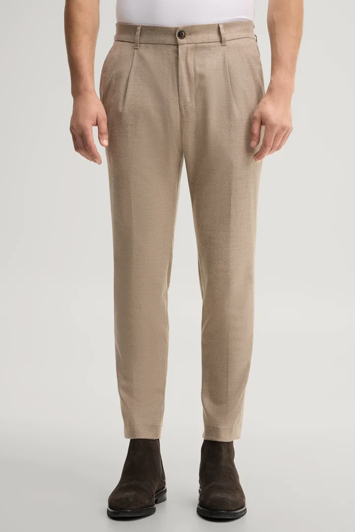 Führt zu Produktdetailseite „Bundfaltenhose in Beige"