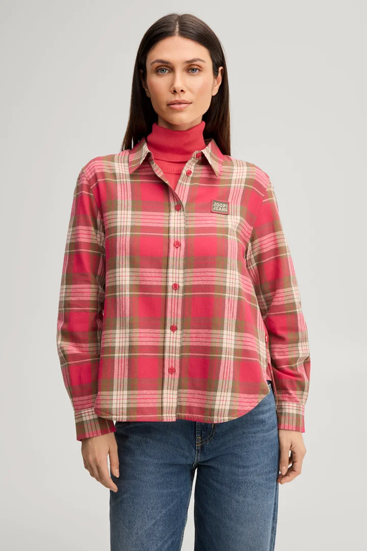 Leads to product detail page "Cotton shirt in pink and olive chequered pattern"