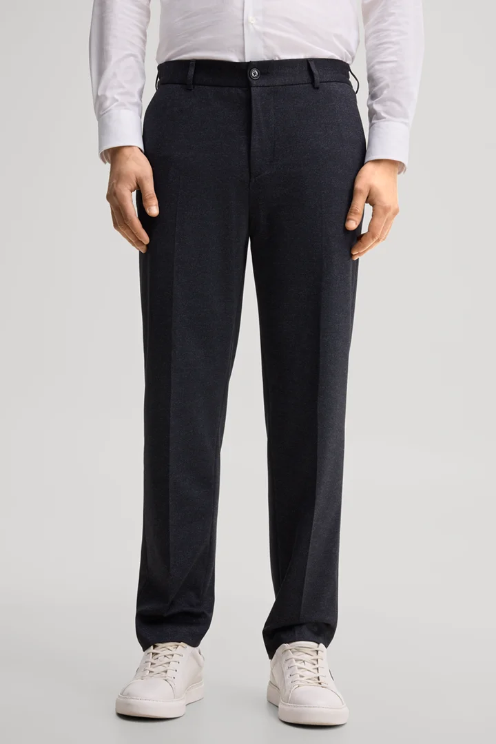 Leads to product detail page "Modular trousers in a viscose blend, in navy"