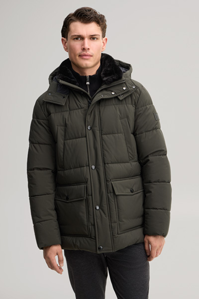 Leads to product detail page "Dark green parka"