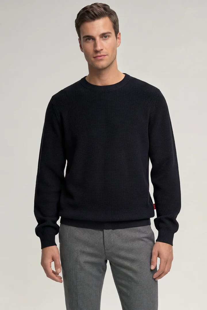 Führt zu Produktdetailseite „Crewneck-Pullover in Dunkelblau"
