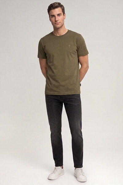 Führt zu Produktdetailseite „Baumwoll-T-Shirt in Khaki"