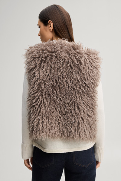 Leads to product detail page "Faux fur waistcoat in greige"