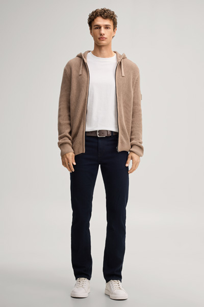 Leads to product detail page "Brown hooded jumper"