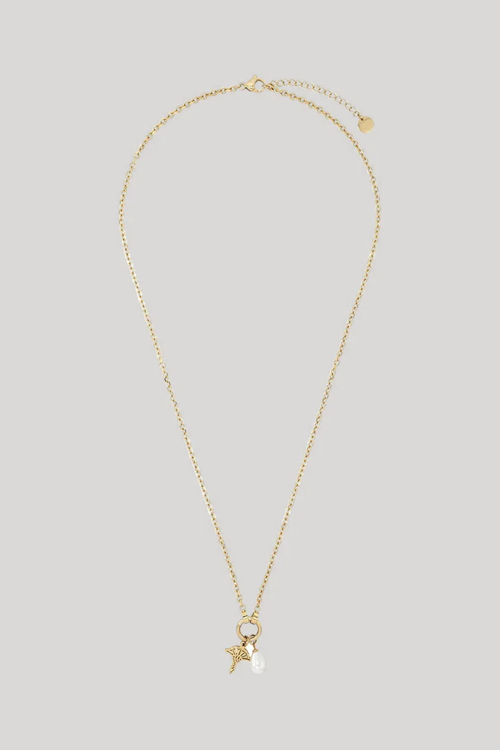 Leads to product detail page "Gold necklace with pendants"