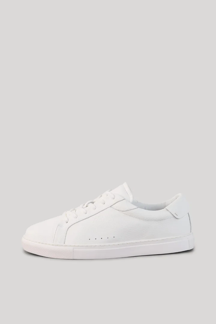 Leads to product detail page "Strutturo coralie trainers in offwhite"