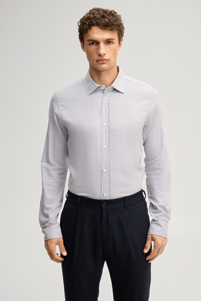 Leads to product detail page "Light grey cotton shirt"