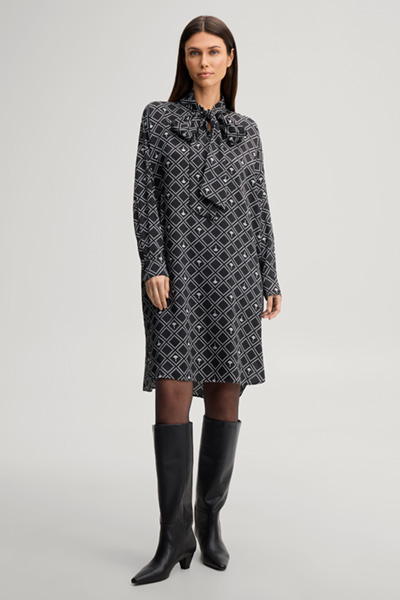 Leads to product detail page "Cornflower-patterned shirt dress in black and ecru"