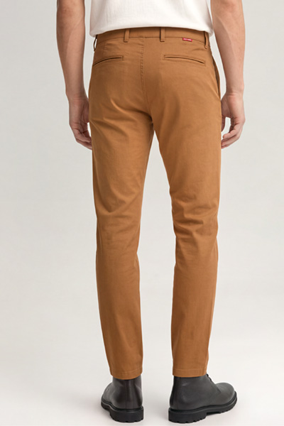 Leads to product detail page "Cognac-coloured chinos"
