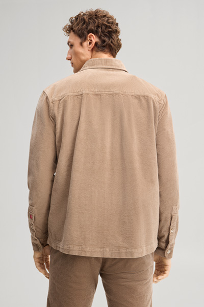 Führt zu Produktdetailseite „Cord-Overshirt in Braun"