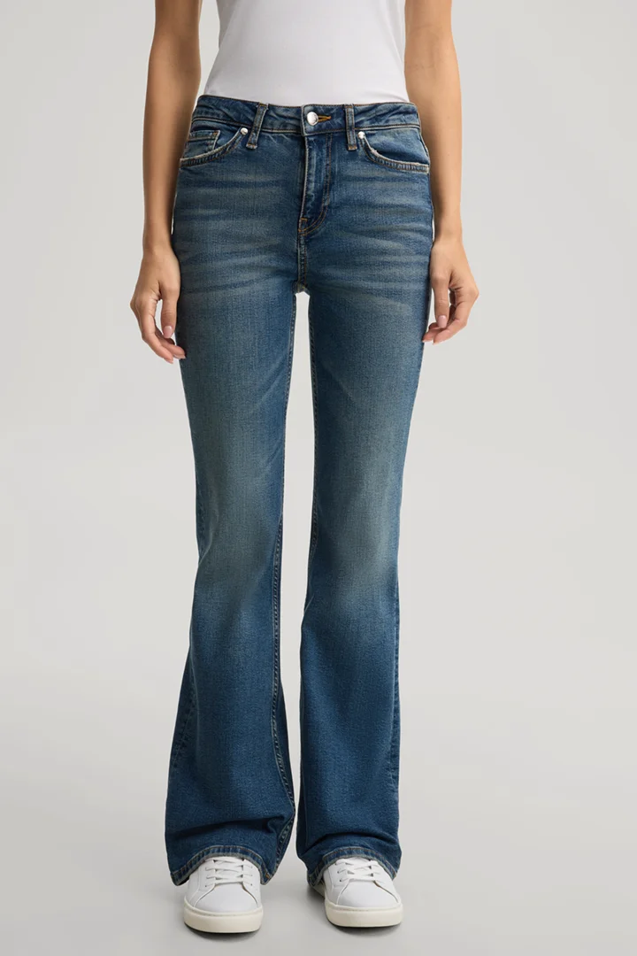 Leads to product detail page "Blue washed bootcut jeans"