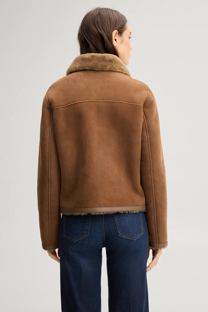 Leads to product detail page "Brown lambskin shirt jacket"