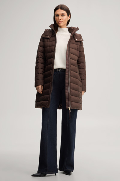 Leads to product detail page "Quilted coat with hood in dark brown"