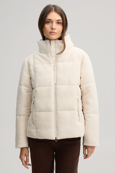 Führt zu Produktdetailseite „Bouclé-Jacke mit Stehkragen in Ecru"
