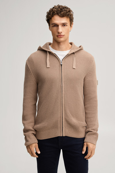Leads to product detail page "Brown hooded jumper"