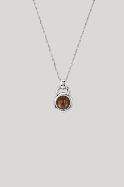 Leads to product detail page "Silver necklace with pendant"