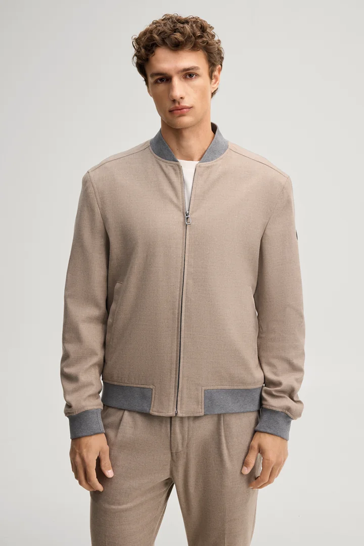 Leads to product detail page "Beige blouson with college-style collar"