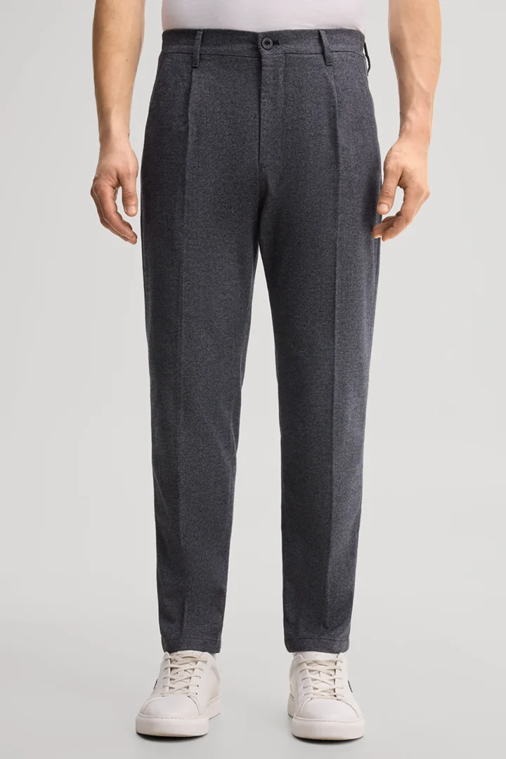 Führt zu Produktdetailseite „Bundfaltenhose aus Baumwollmix in Navy"