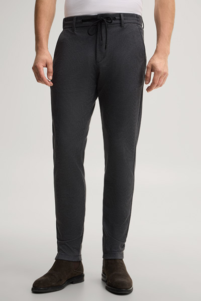 Leads to product detail page "Patterned viscose-blend chinos in anthracite"