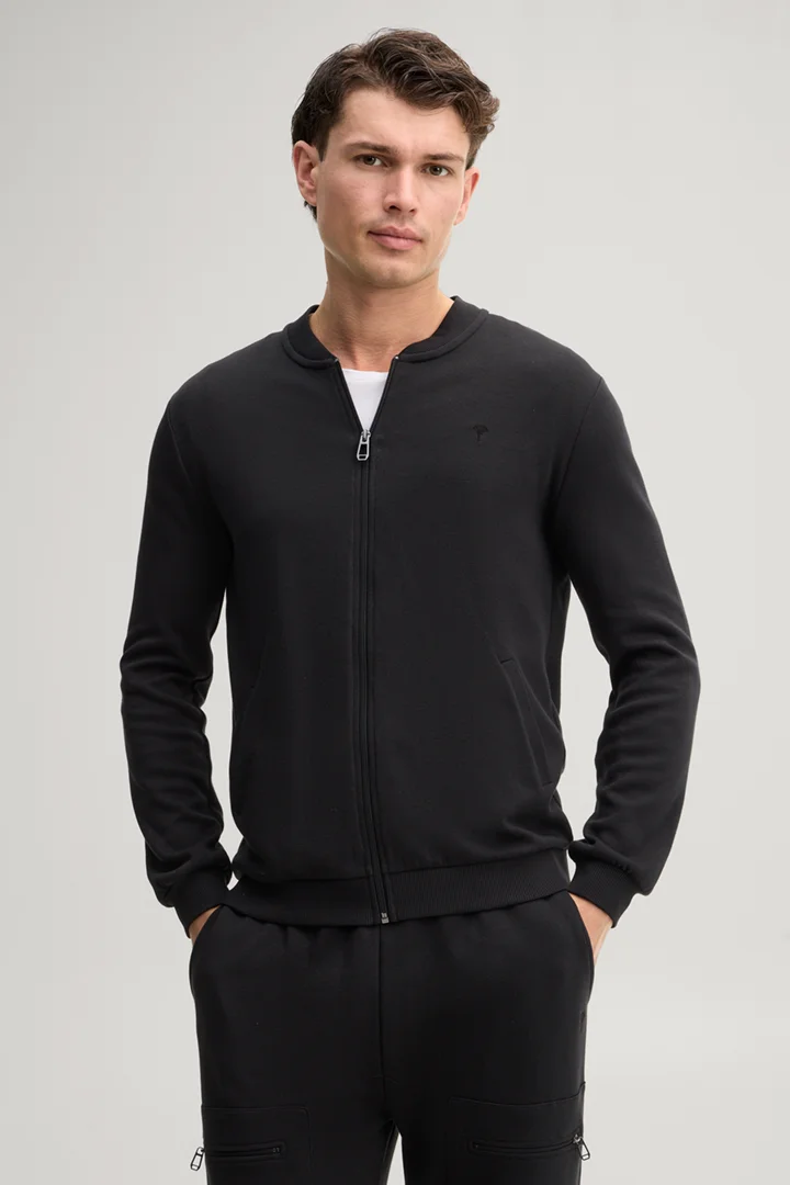 Führt zu Produktdetailseite „Loungewear Sweatjacke in Schwarz"