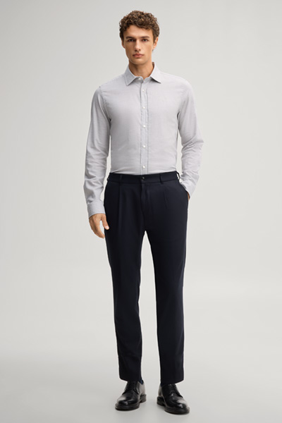 Leads to product detail page "Light grey cotton shirt"