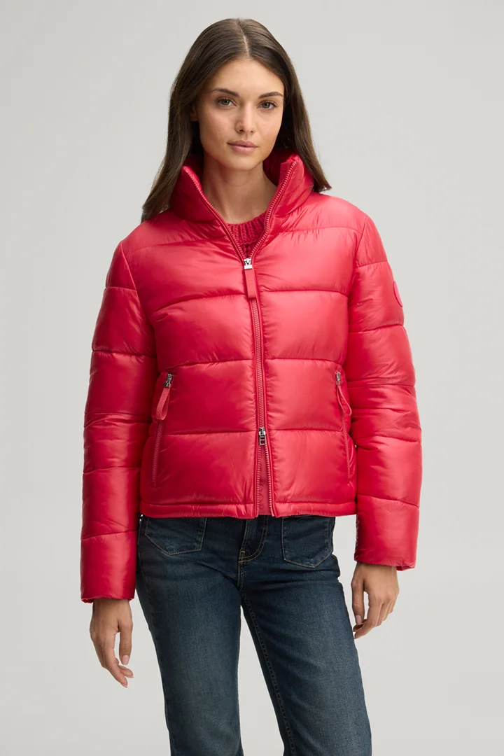Leads to product detail page "Pink quilted jacket with a stand-up collar"
