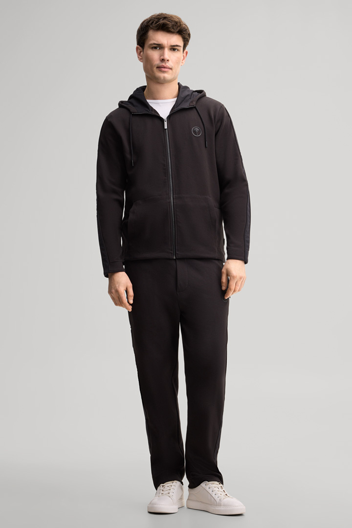 Führt zu Look-Detailseite „Mix & Match Sweat-Kombination in Schwarz“