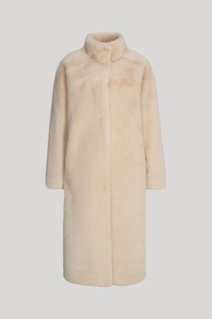 Leads to product detail page "Reversible faux fur coat in ecru"