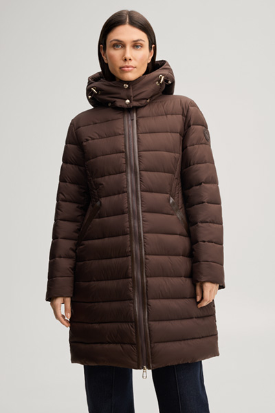Leads to product detail page "Quilted coat with hood in dark brown"
