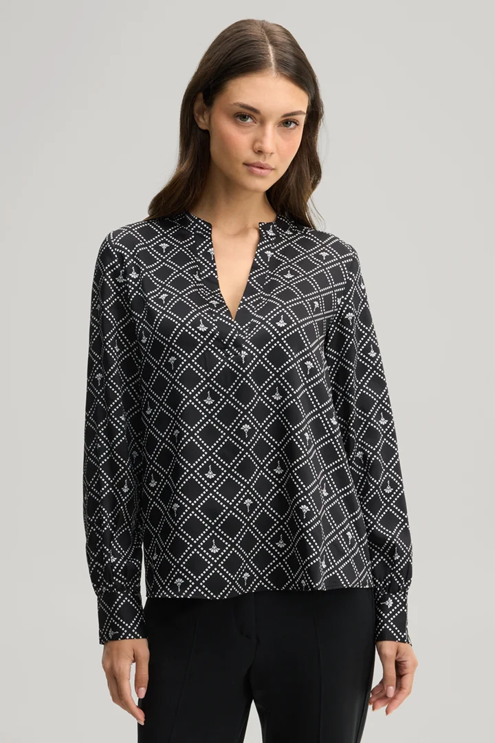 Leads to product detail page "Cornflower blouse in black and ecru pattern"