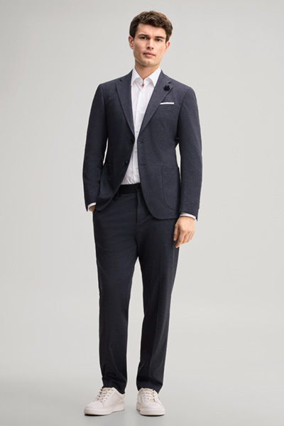 Leads to product detail page "Modular trousers in a viscose blend, in navy"