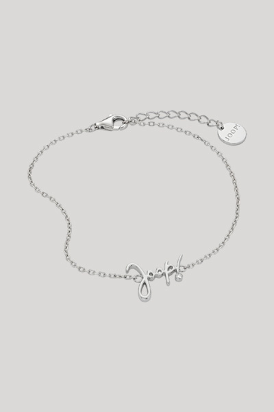 Leads to product detail page "Armband in Silber"